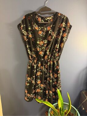 Cloud & Sky Black Floral Lace-Trim Mini Dress Medium